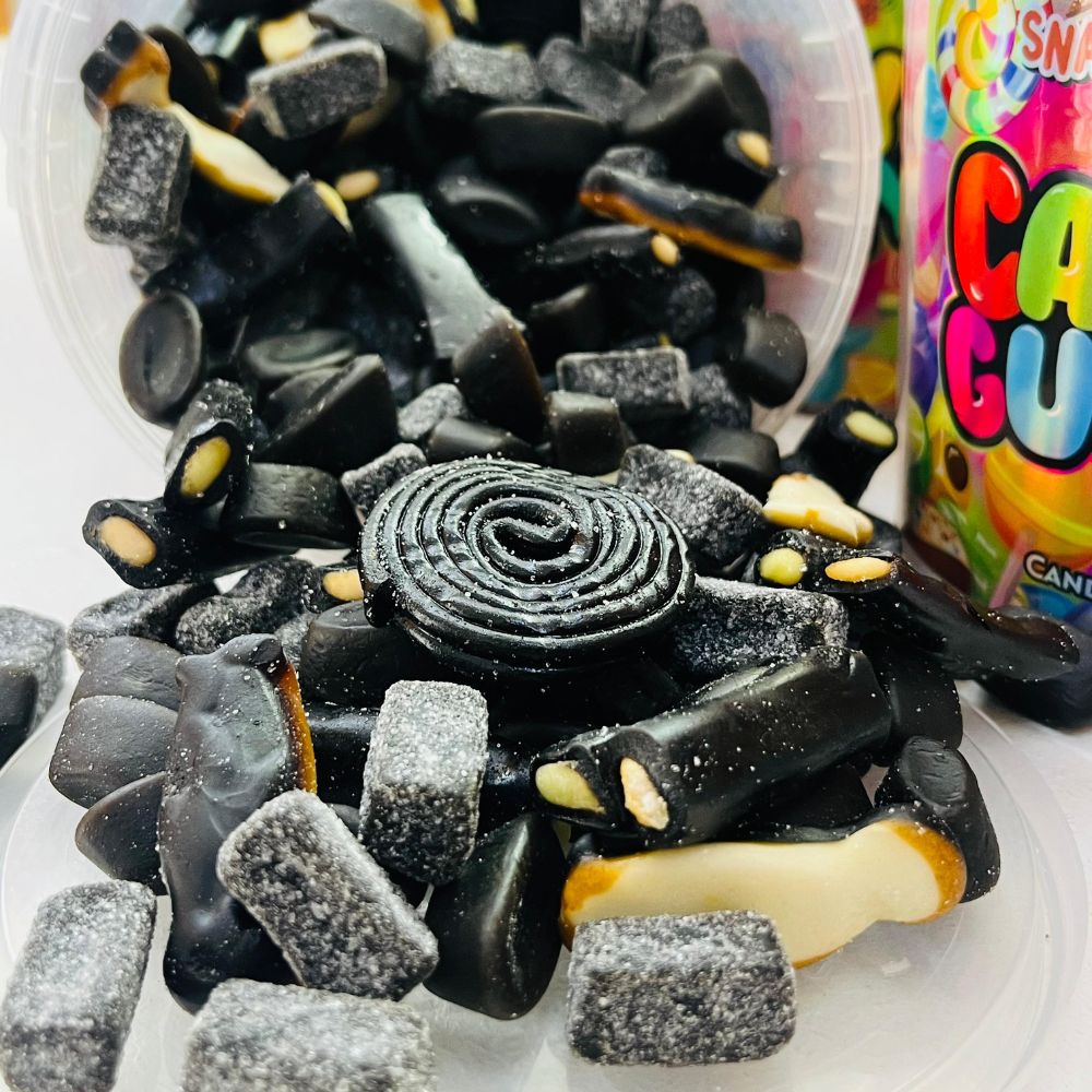 BLACK CANDY BUCKET - Secchiello di Caramelle Gommose alla Liquirizia