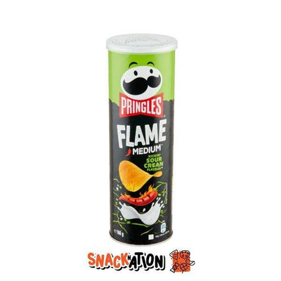 PRINGLES Flame Kicking Sour Cream - Patatine gusto Panna acida e peperoncino 160 gr - Snackation